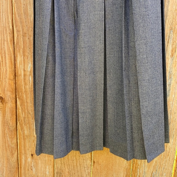 Nordstrom vintage pleated skirt - Picture 4 of 9